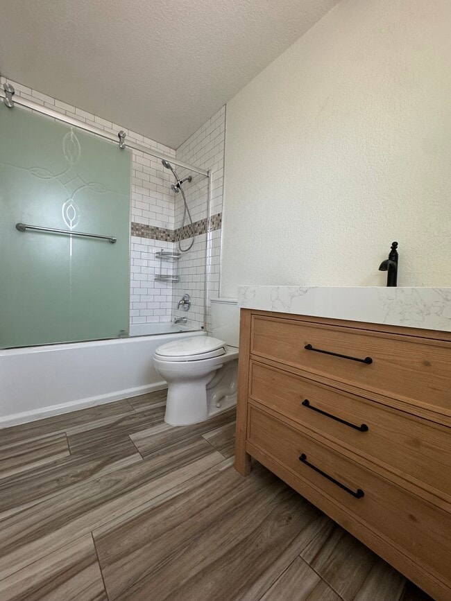 Building Photo - 804 N Geneva St