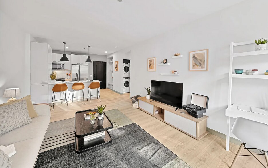 2155 North Elston Ave., Unit 677, Chicago, IL 60614 - 2141 N Elston Ave