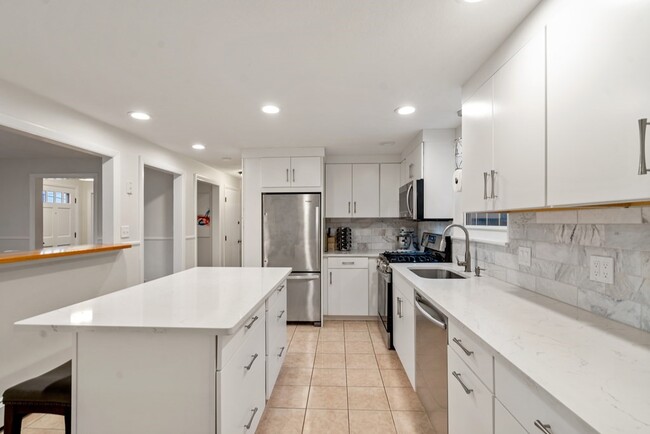 Building Photo - 20 Elmwood Ave