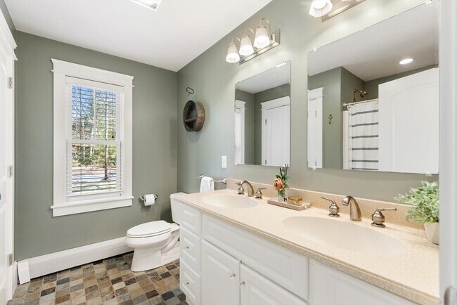 Building Photo - 110 Clamshell Cove Rd