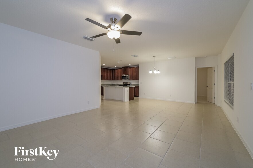 Building Photo - 845 Avenal Ln
