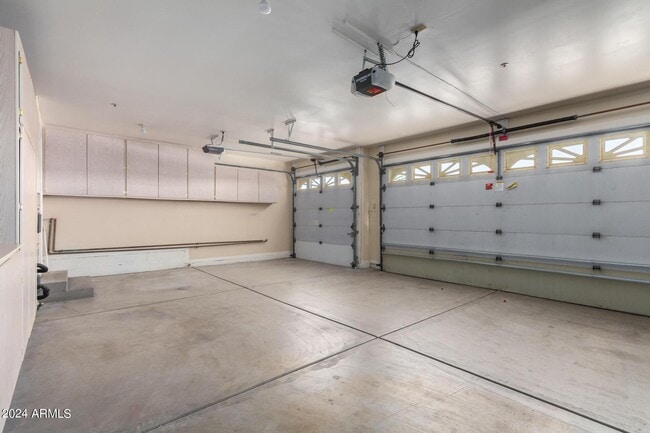 Building Photo - 8924 E Captain Dreyfus Ave