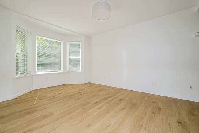 Building Photo - Warm and Welcoming 3 Bedroom in Prime Seattle Location