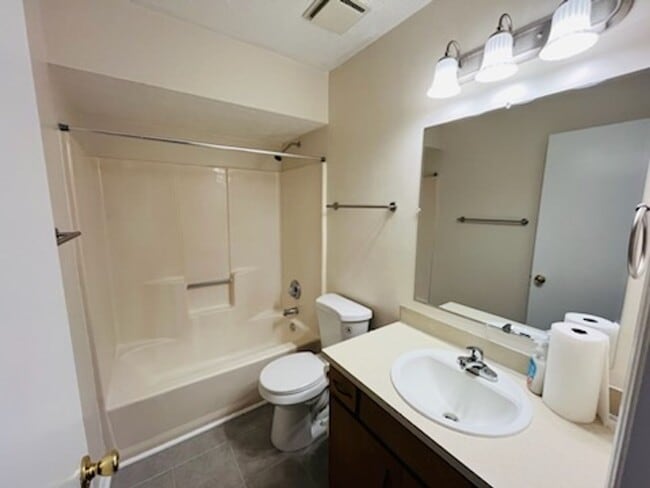 Building Photo - 5453 Cranston Dr