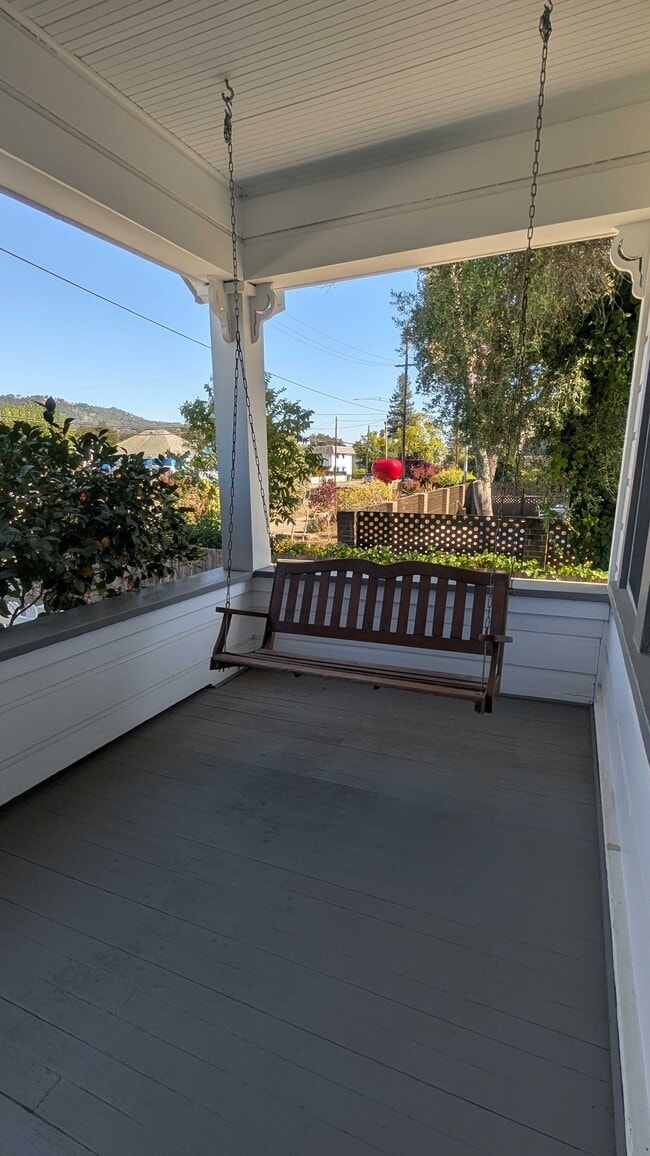 Building Photo - 405 N Cloverdale Blvd