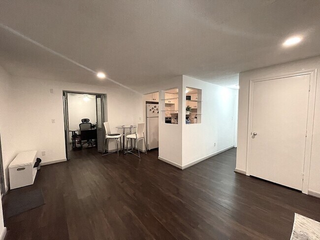 Building Photo - 1325 Worcester Rd