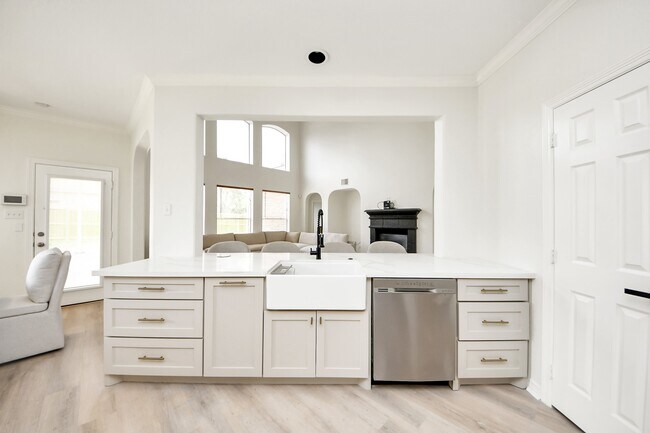 Building Photo - 527 Little River Ct