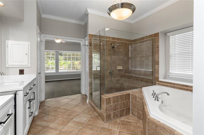 Building Photo - 3603 Rock Springs Dr