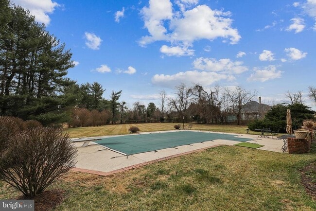 Building Photo - 10605 River Oaks Ln
