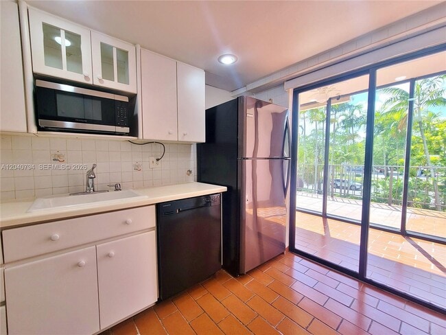Building Photo - 77 Crandon Blvd