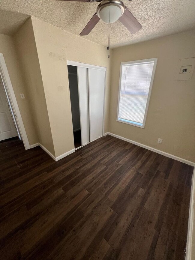 Building Photo - $0 First Month's Rent / $0 Deposit at Move-in