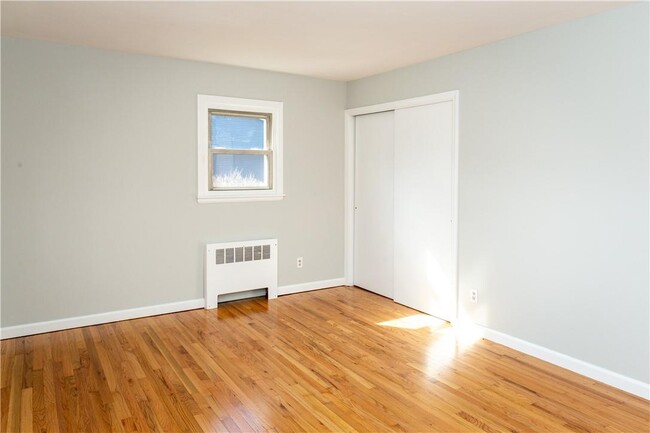 Building Photo - 9 Dykeman St