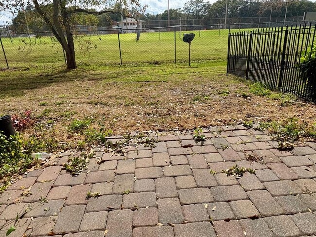 Building Photo - 505 Varsity St