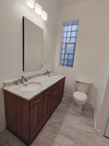 Building Photo - 1326 S Troy St