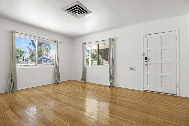 Building Photo - 1073 Palm Ave