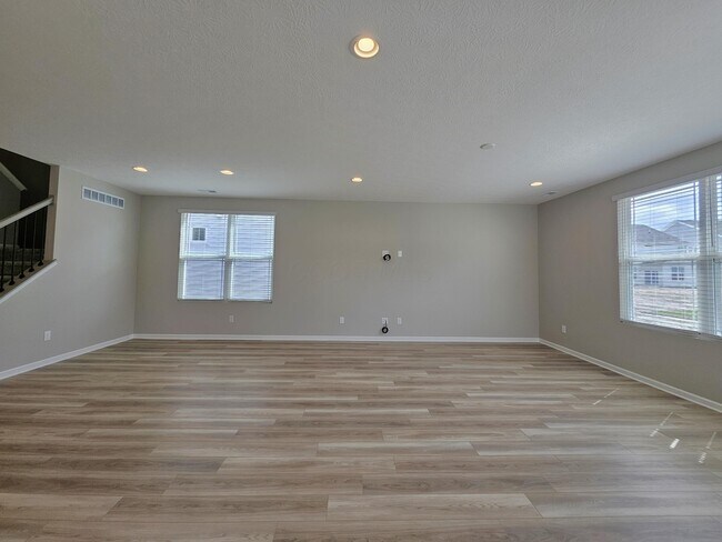 Building Photo - 8604 Apricot Wy