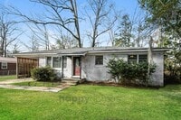 Building Photo - 3 Bedroom, 1 Bath Home in Castlewood of West Ashley