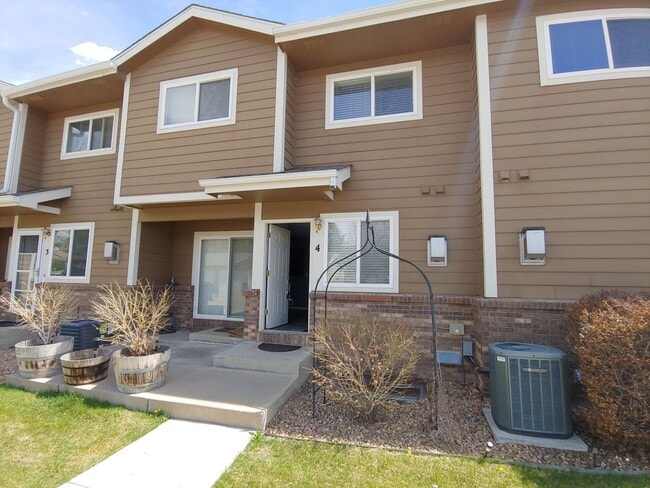 Primary Photo - Wonderful 3 Bed, 2.5 Bath Townhome In Exce...