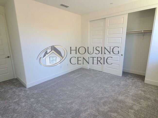Building Photo - Luxurious Newer Construction Rental Home I...