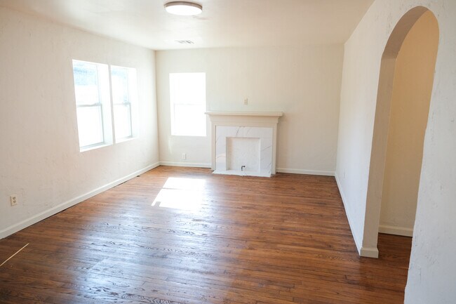 Building Photo - 1537 NE 20th St