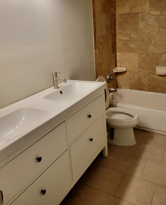 Building Photo - 4400 Hodgkins Rd