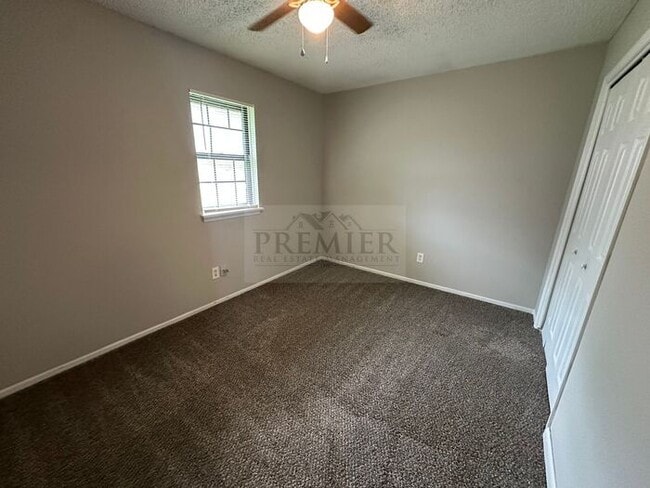 Building Photo - 240 W Kump Ave