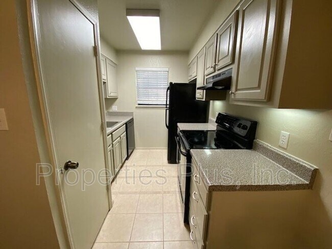 Building Photo - 6524 S Memorial Dr