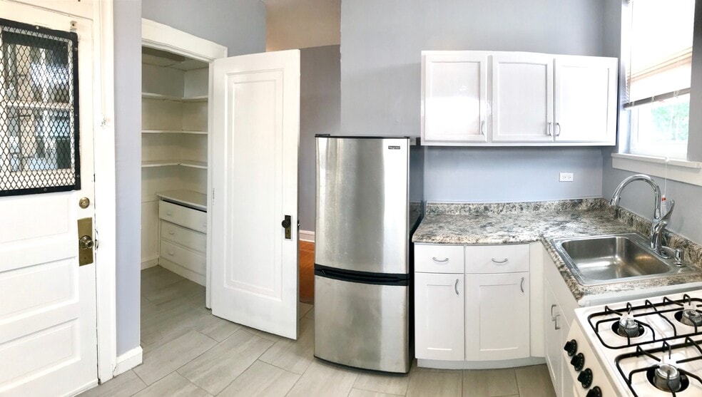 Building Photo - 3938 S Talman Ave