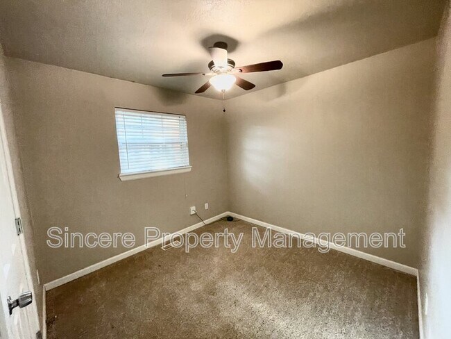 Building Photo - 120 N Ranchwood Blvd
