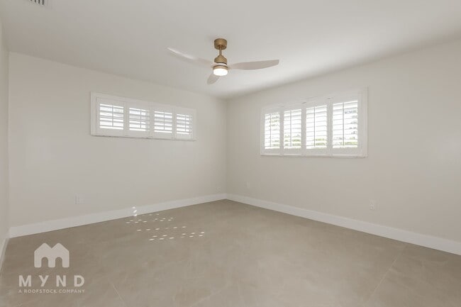 Building Photo - 10100 Paradise Blvd