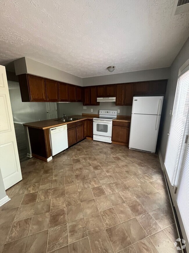 Building Photo - 720/730 Country Club Ct