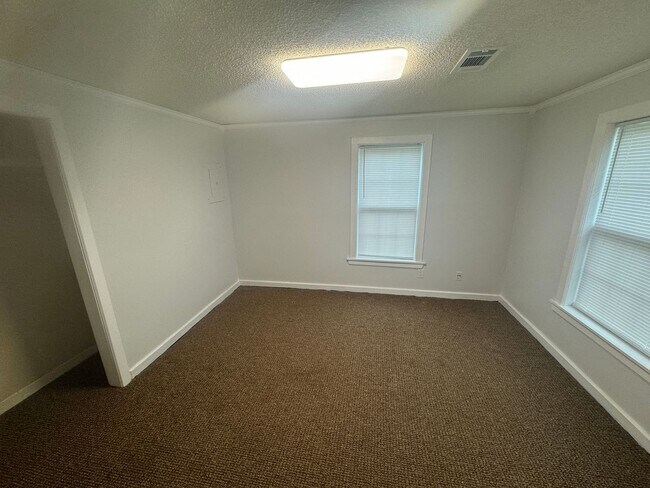 Building Photo - 5112 Kraft St