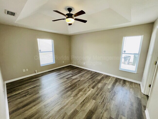 Building Photo - 1514 Sunset Village Blvd