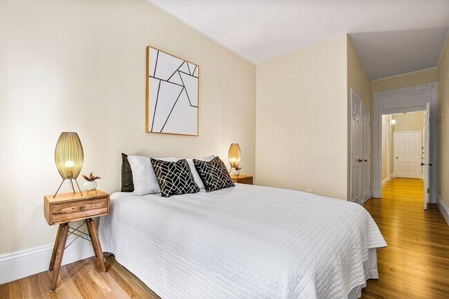 Building Photo - 481 Beacon St