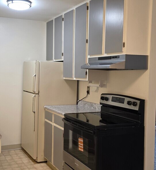 Building Photo - 5586 Guilford Rd