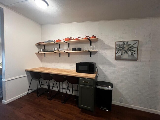 Building Photo - 502 9th St SW