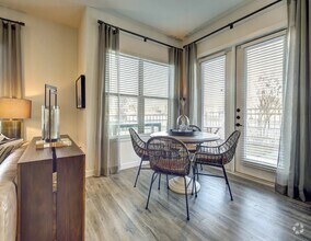 Building Photo - 221 W Lancaster-17146