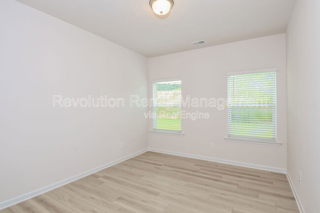 Building Photo - 140 Hadley Wy