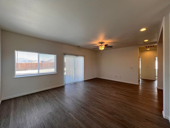 Building Photo - Silverland Estates 3 Bedroom 2 Bathroom Ho...
