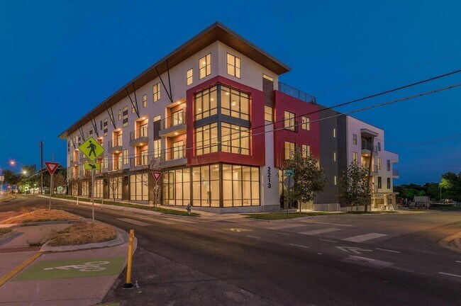 Building Photo - 2213 Poquito St