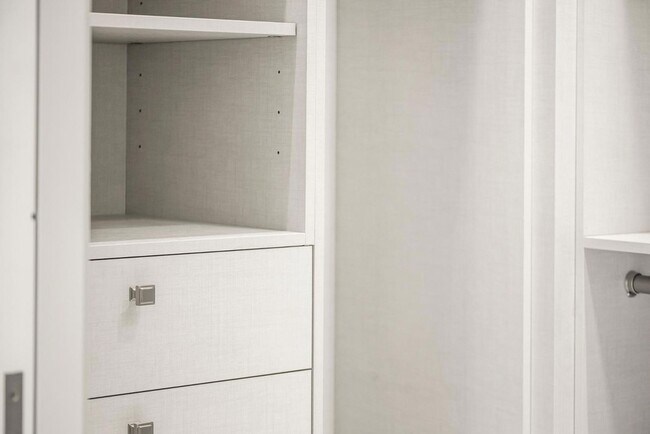 Building Photo - 6587 N Palmeraie Blvd