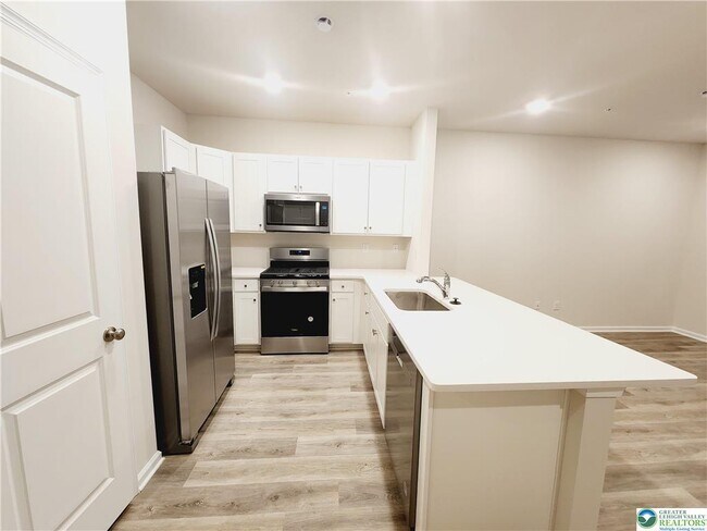 Building Photo - 1255 Susan Cir