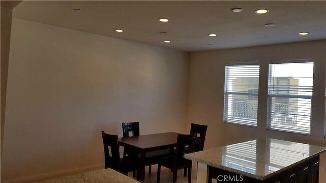 Building Photo - 908 N Acacia Ct