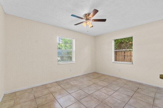 Building Photo - 4758 Gulfstream Rd