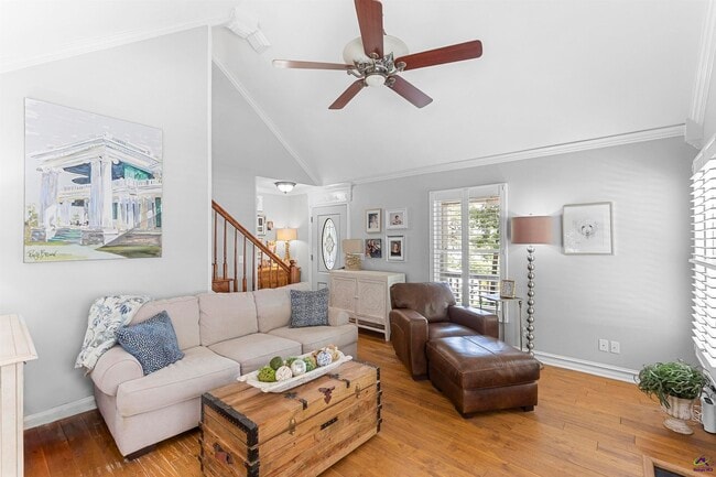 Building Photo - 217 Mossland Dr