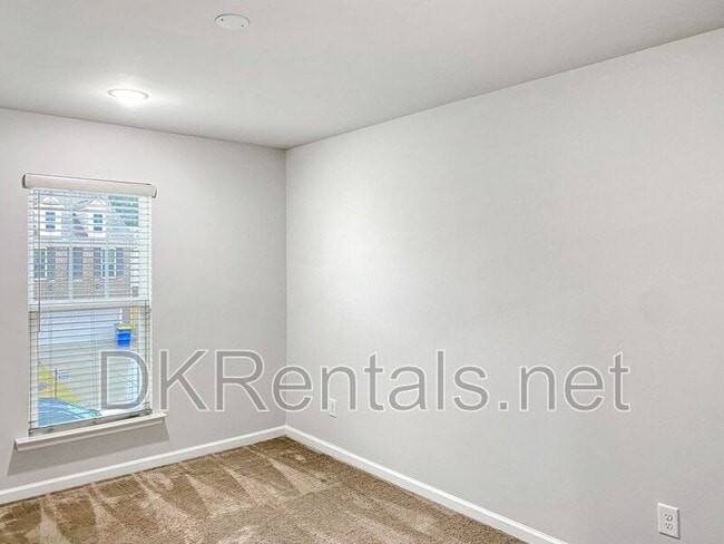 Building Photo - 2650 Quarterdeck Dr