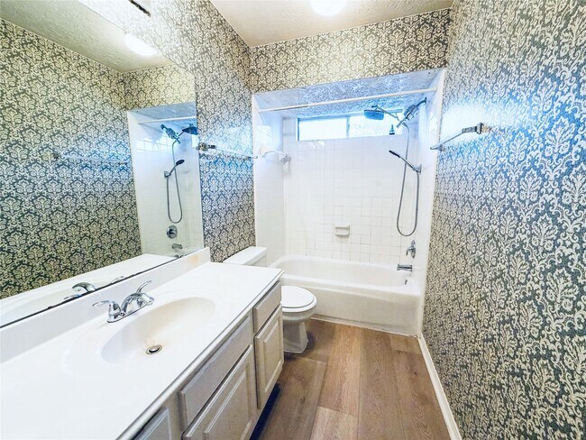 Building Photo - 2439 Shelby Park Dr