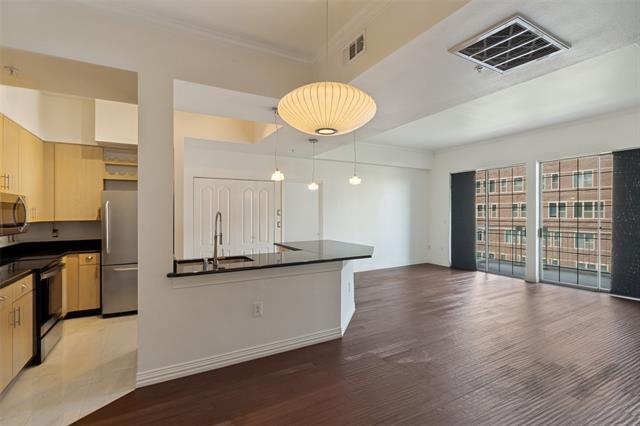 Building Photo - 3225 Turtle Creek Blvd