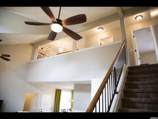 Building Photo - Beautiful Executive Daybreak Home Available!