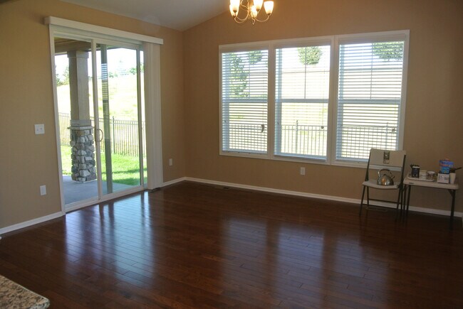 Building Photo - 5Bed/3.5Bath Home in Blackstone Country Club Community